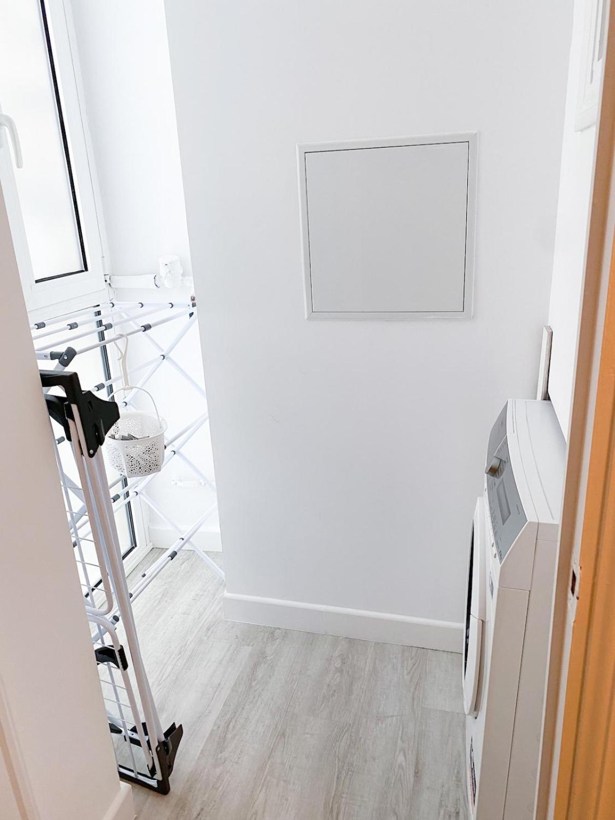 Comfortable Modern Escape 4 Bed 2 Bath