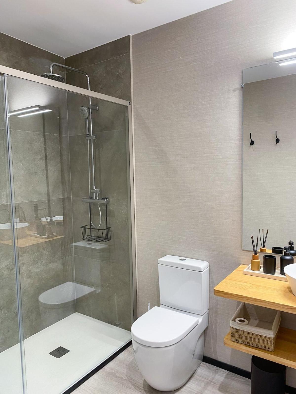 Apartment Comfortable Modern Escape 4 Bed 2 Bath *