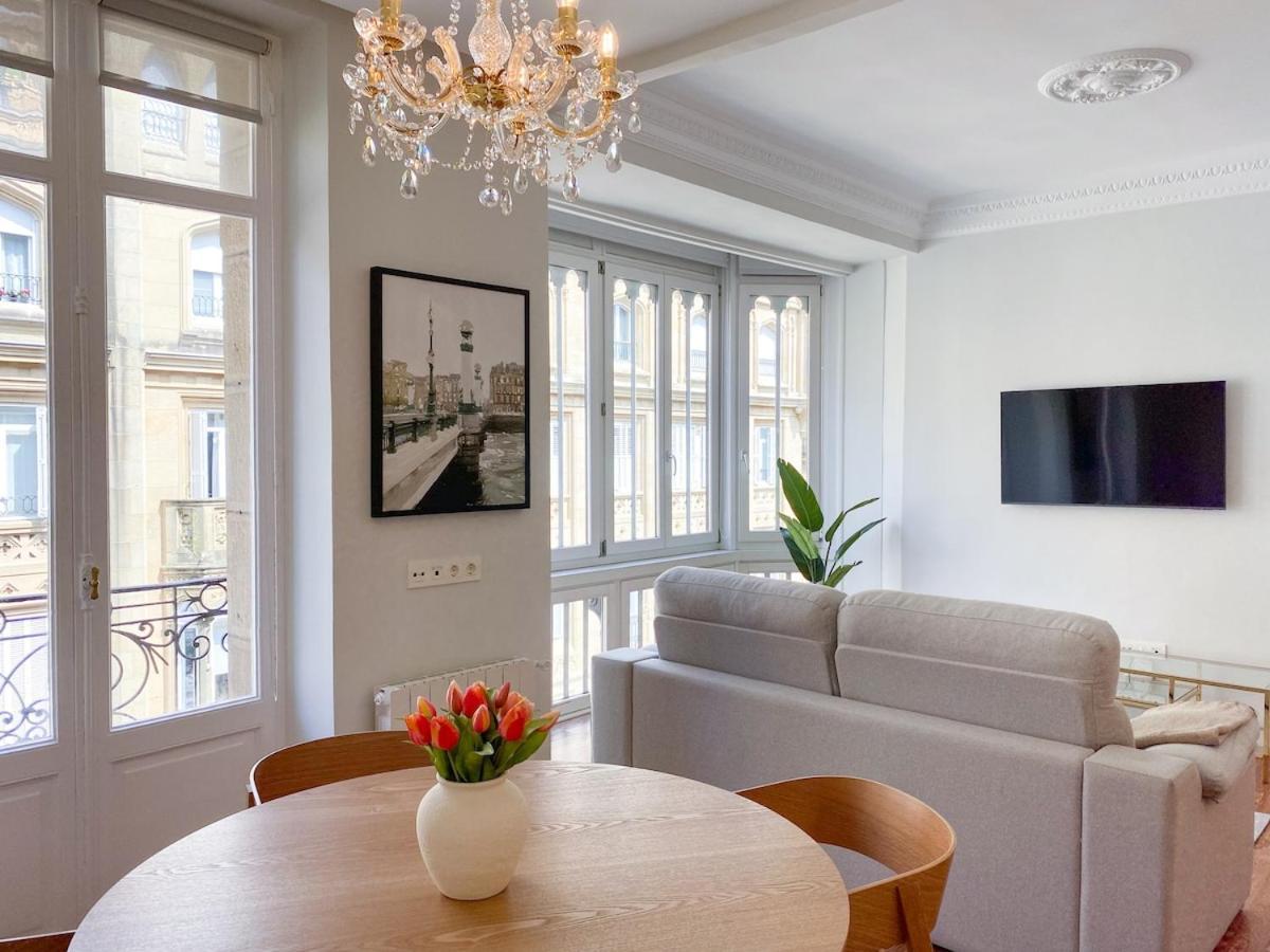Comfortable Modern Escape 4 Bed 2 Bath *