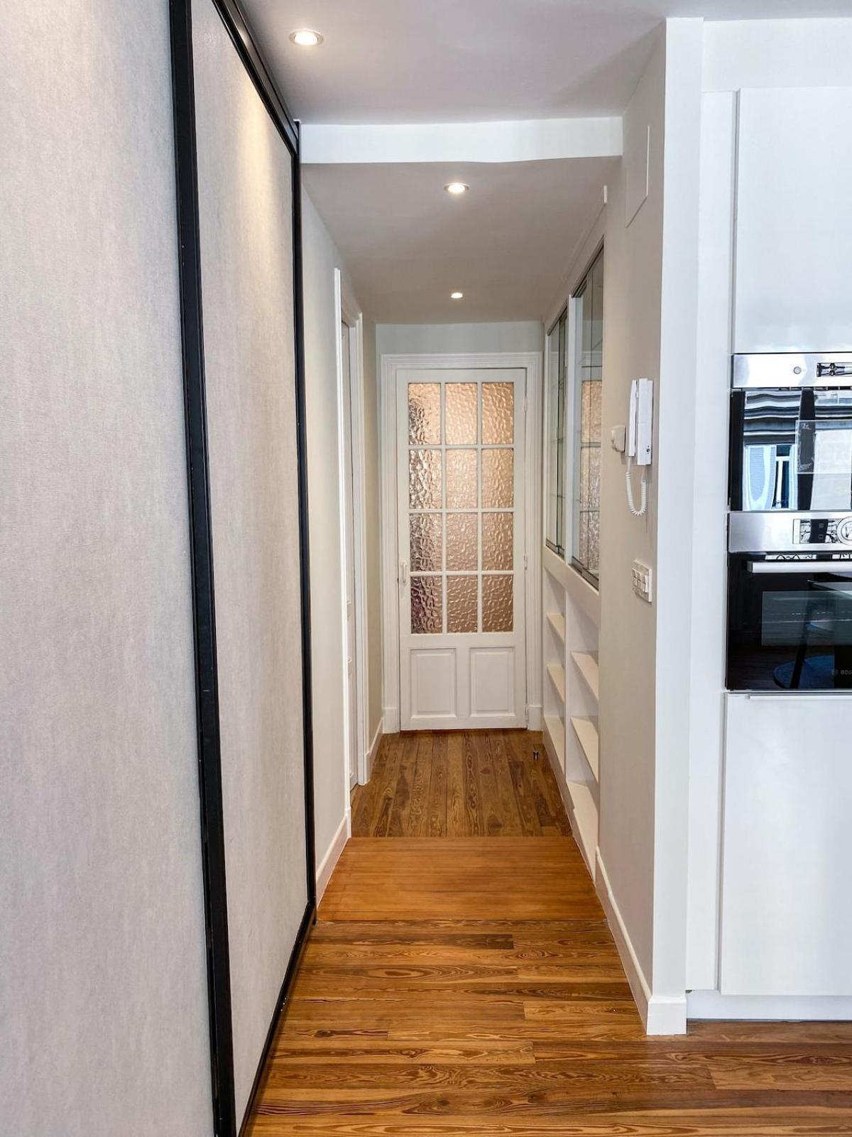Comfortable Modern Escape 4 Bed 2 Bath *