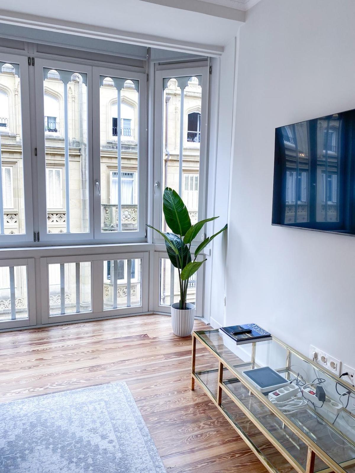 Comfortable Modern Escape 4 Bed 2 Bath Apartment San Sebastian